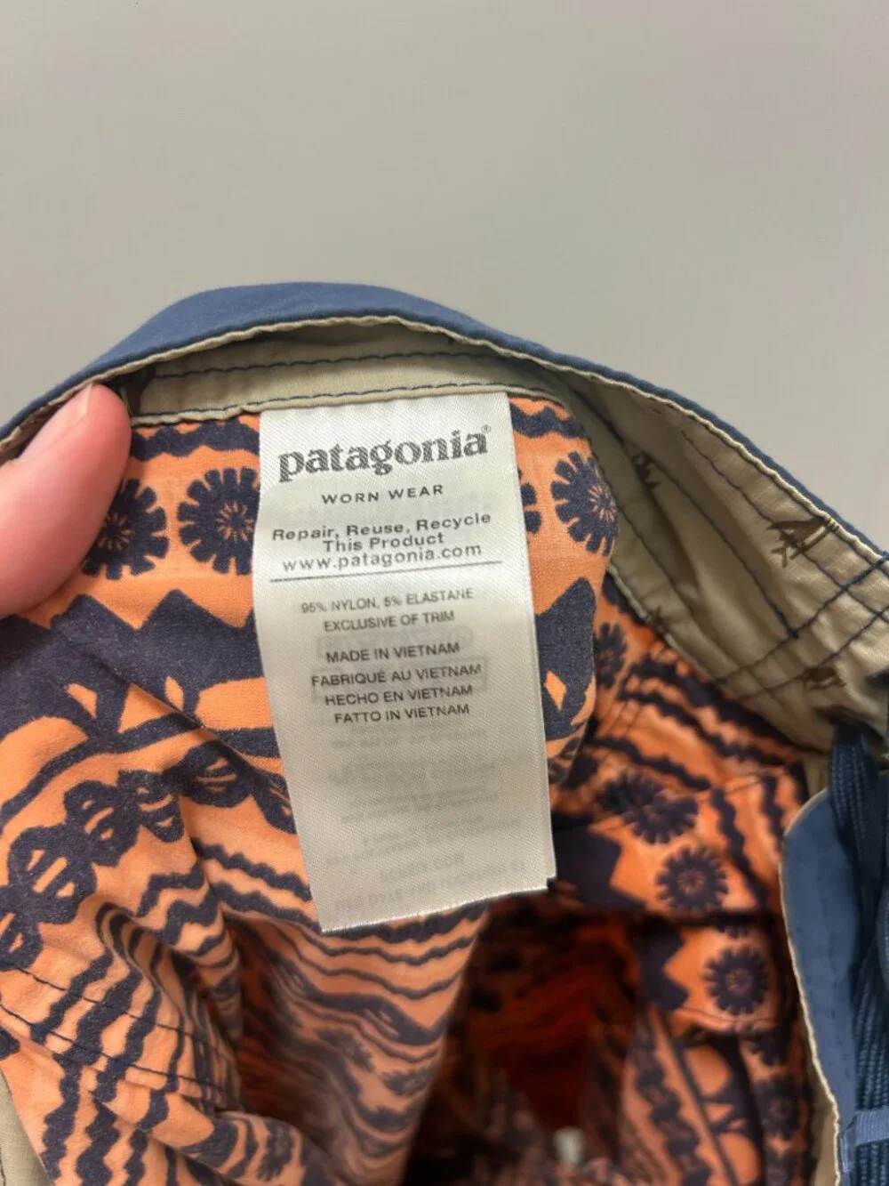 Patagonia Stretch Wavefarer Boardshorts Swim Trunks Mens 30 Orange Tribal Print